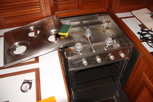 Should You Buy Big or Little Spice Containers When Provisioning Your Boat -  The Boat Galley